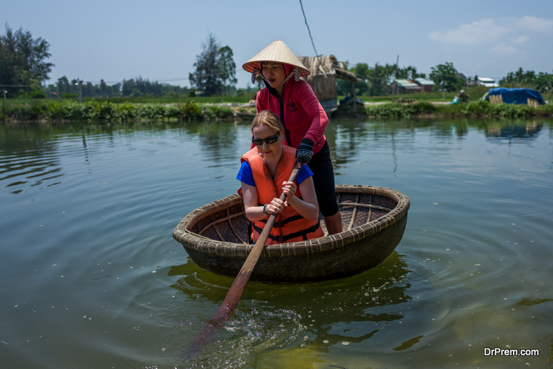 Crabbing and basket boat rides in Hoi An