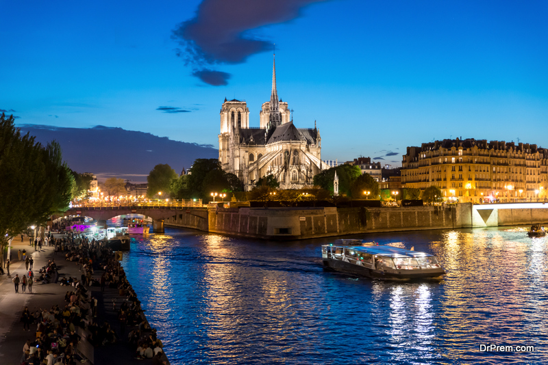 boat cruise over the Seine