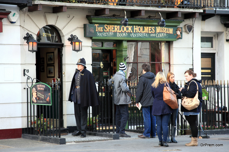 Sherlock Holmes Museum and Walking Tour, London