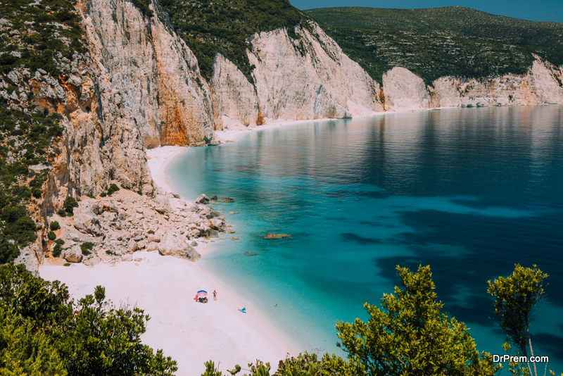 sandy-beach-of-Mykonos